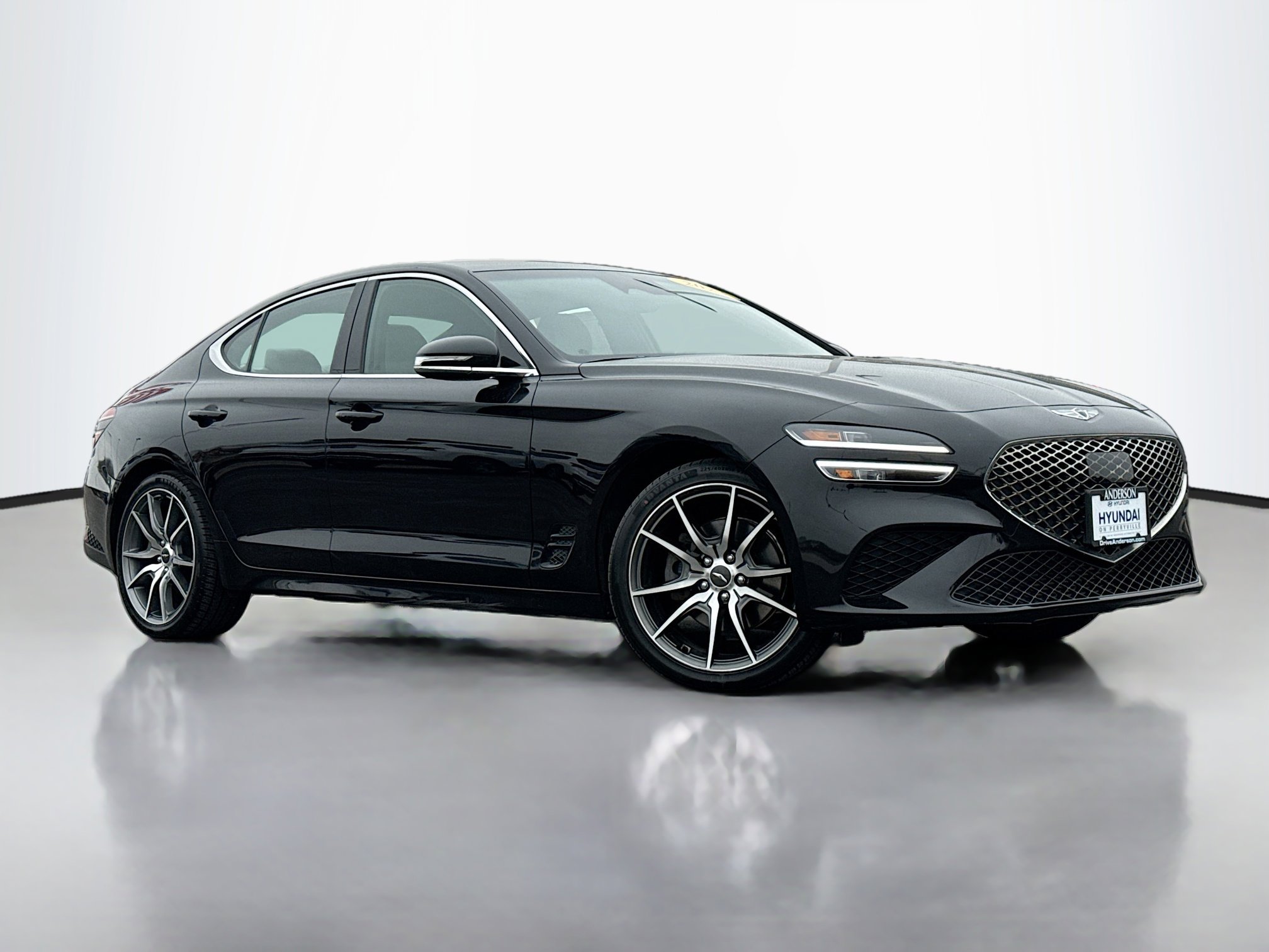 Used 2023 Genesis G70 2.0T image 1