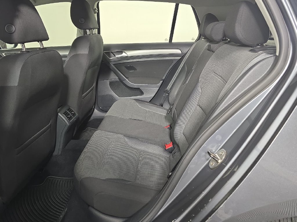 Used 2016 Volkswagen Golf S FWD image 10