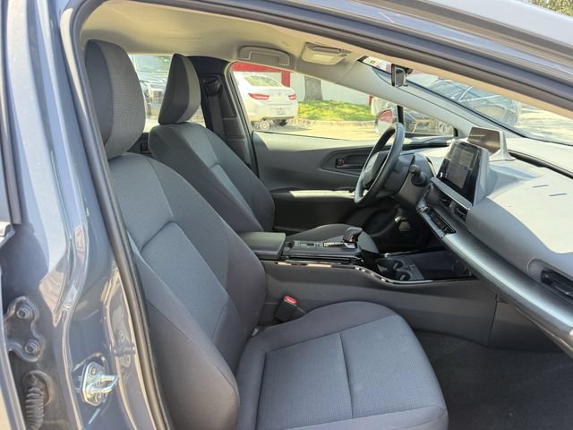 Used 2025 Toyota Prius LE FWD image 27