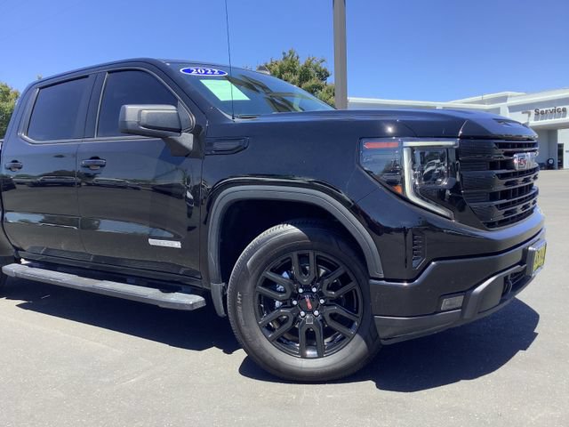 Used 2022 GMC Sierra 1500 Elevation w/ LPO, Elevation Black Package AWD/4WD image 3
