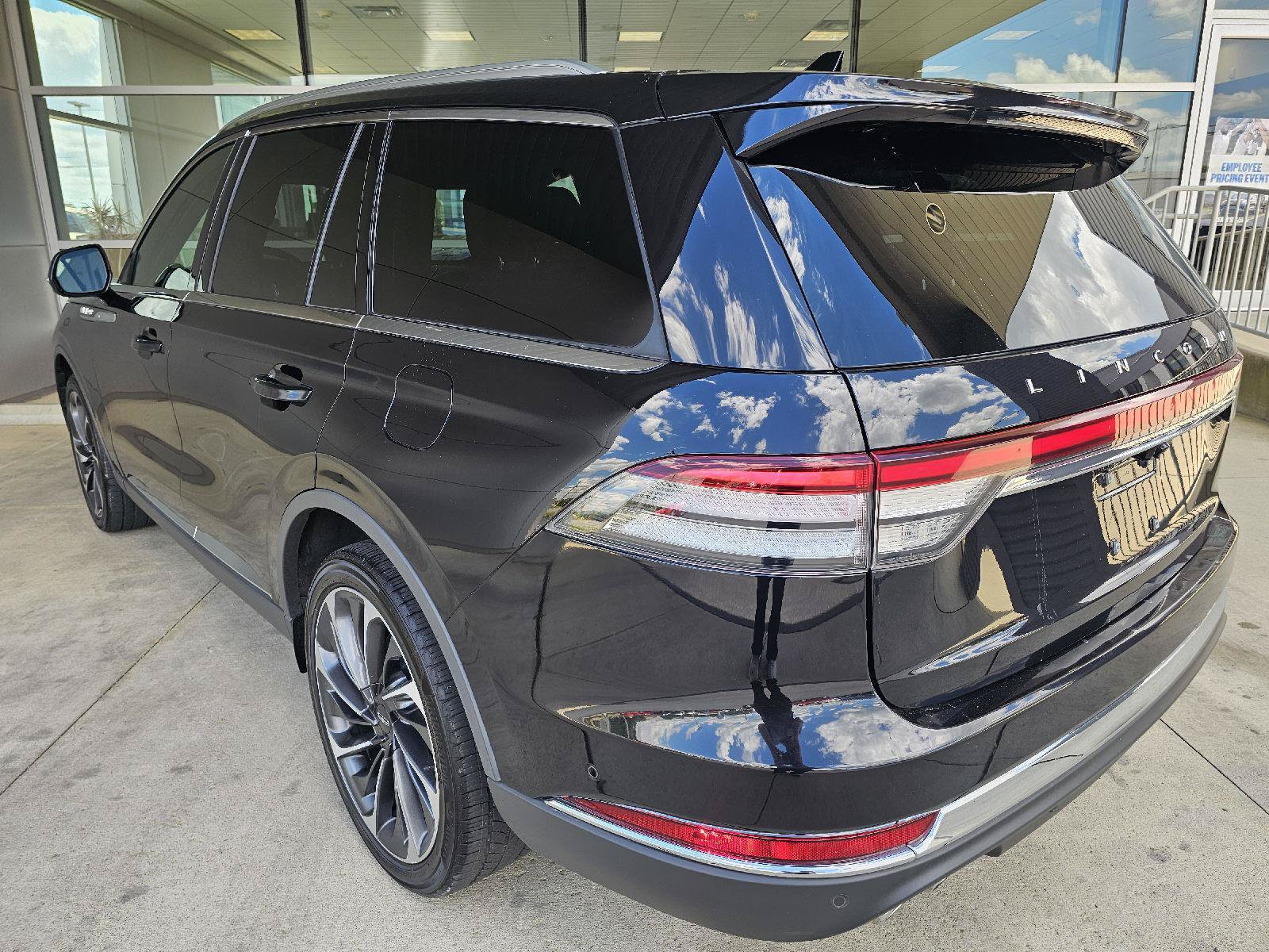 Used 2021 Lincoln Aviator Reserve w/ Equipment Group 201A AWD/4WD image 3