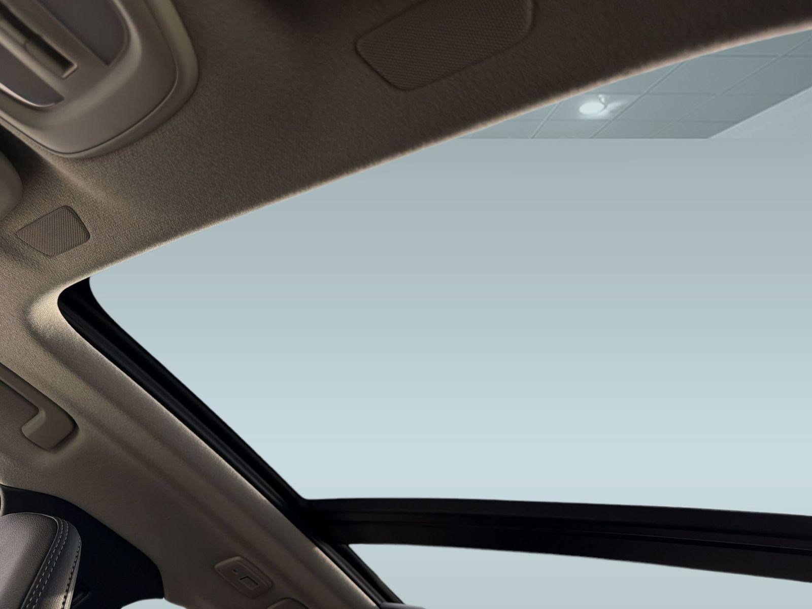 New 2026 Volvo XC40 B4 Plus w/ Protection Package Premier FWD image 23