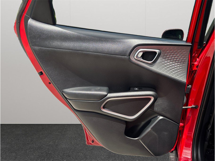 Used 2020 Kia Soul LX FWD image 28