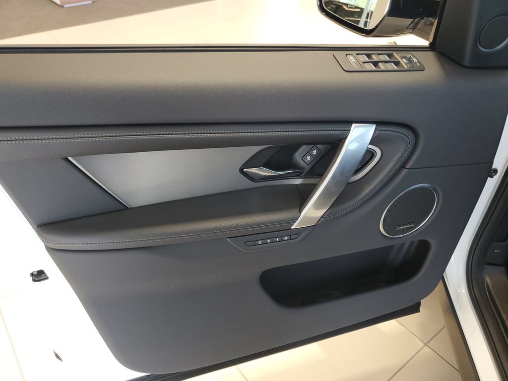 New 2026 Land Rover Discovery Sport Landmark AWD/4WD image 7