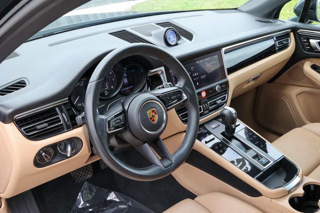 Certified 2023 Porsche Macan Turbo AWD/4WD image 4