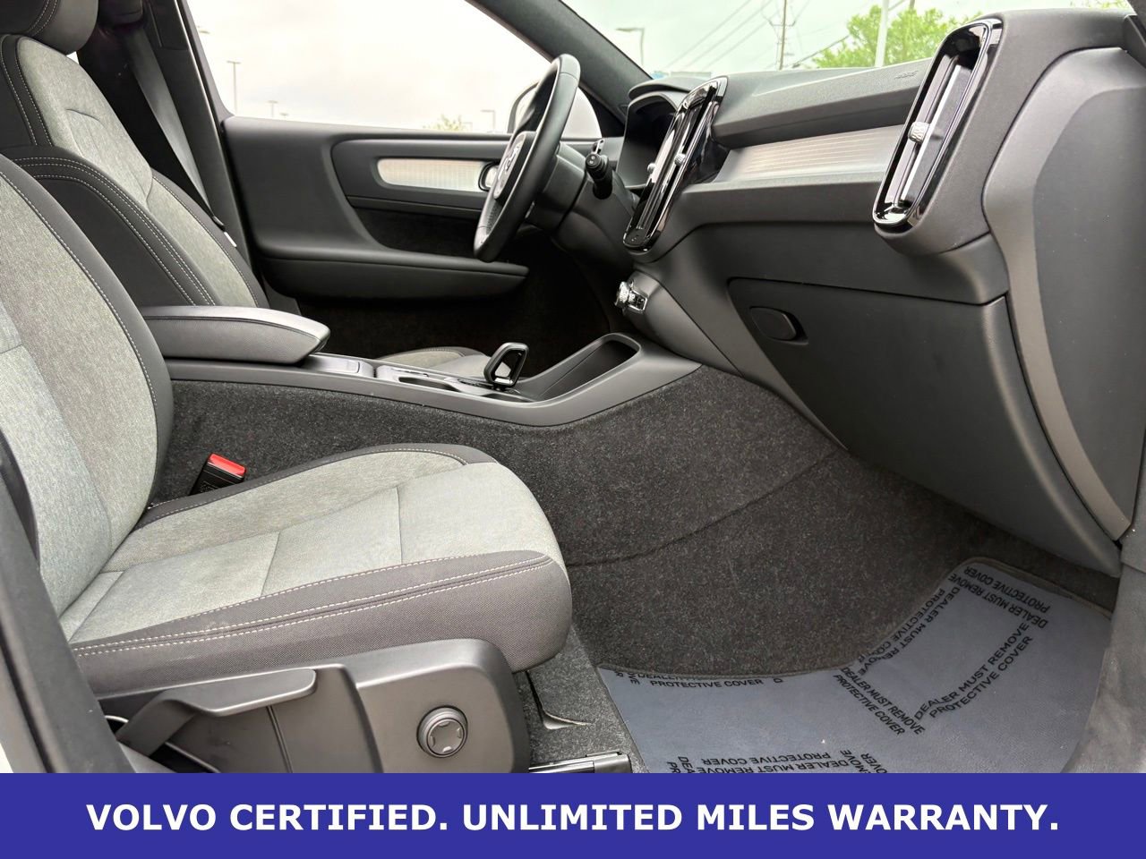 Certified 2025 Volvo XC40 B5 Core AWD/4WD image 34