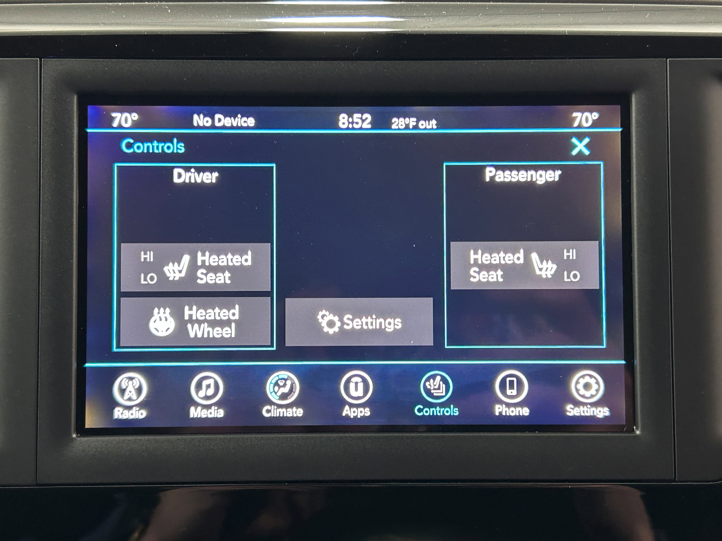 Used 2020 Chrysler Pacifica Touring-L w/ Tire & Wheel Group FWD image 8