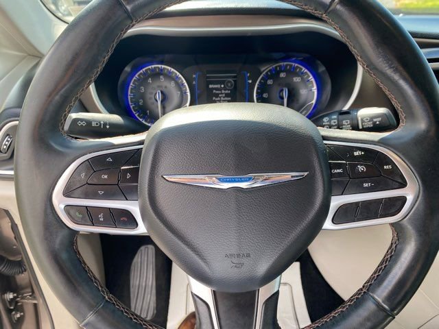 Used 2017 Chrysler Pacifica Touring-L FWD image 11
