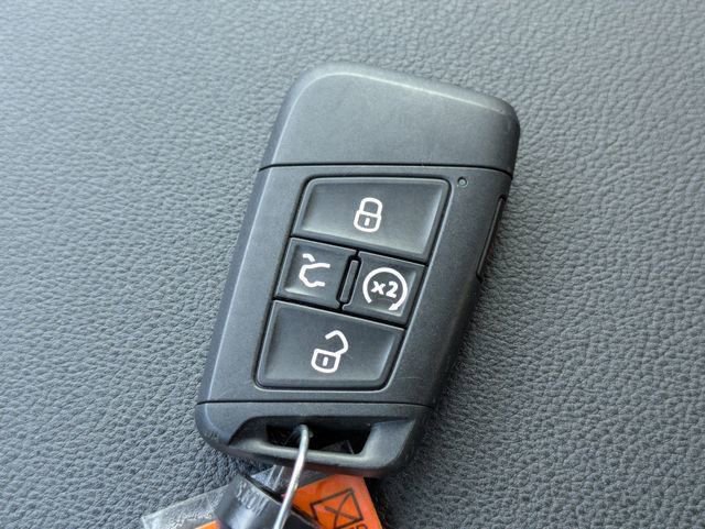 Used 2025 Volkswagen Taos SE FWD image 32