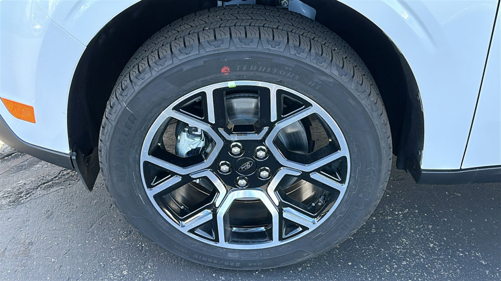 New 2025 Ford Maverick Lariat w/ 4K Tow Package image 9