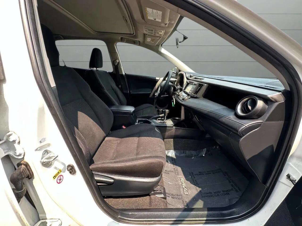 Used 2015 Toyota RAV4 XLE image 29