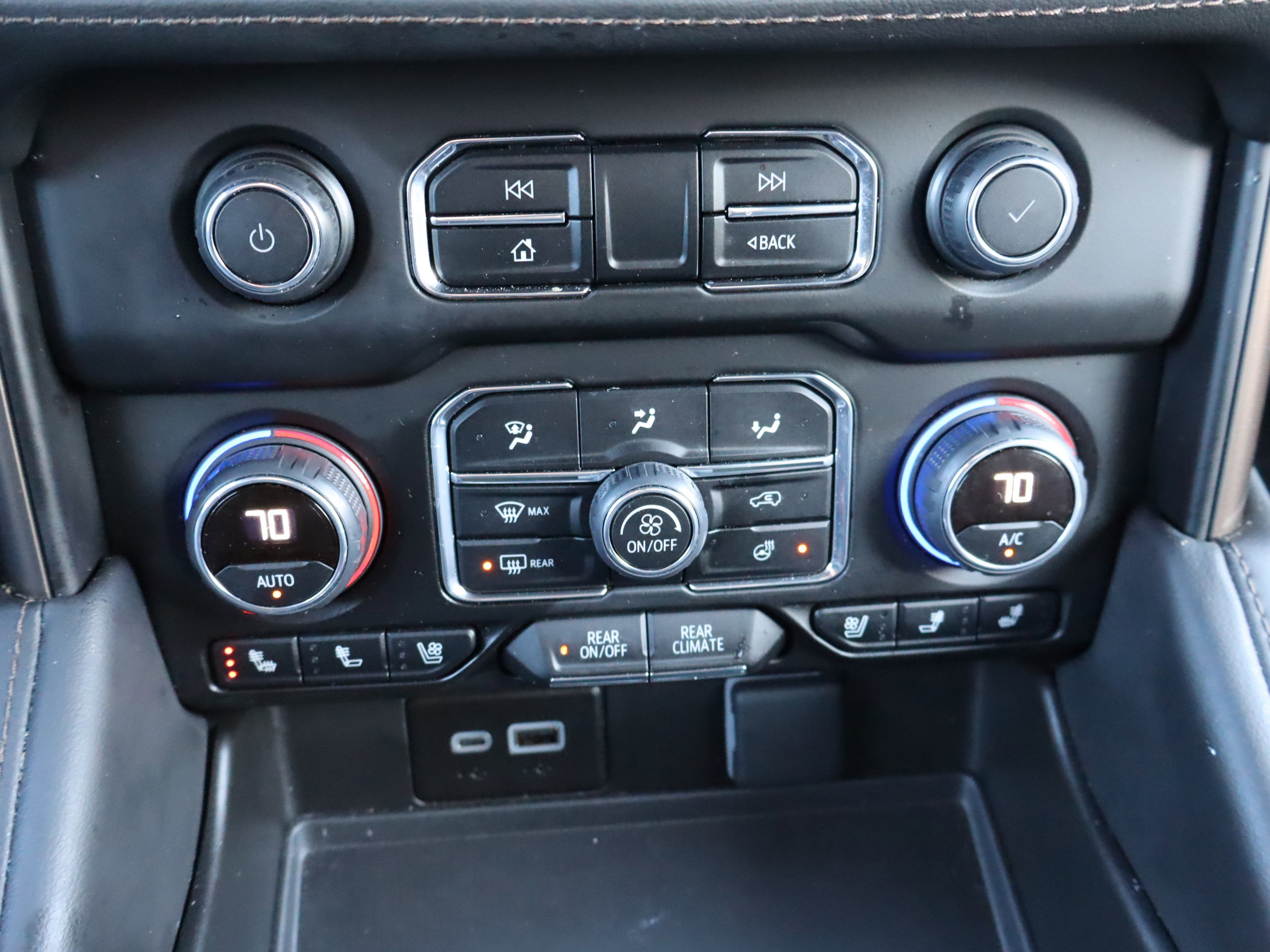 Certified 2024 Chevrolet Tahoe High Country w/ Advanced Technology Package AWD/4WD image 31