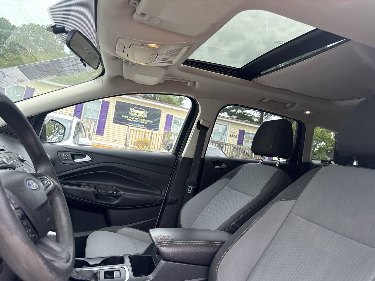 Used 2017 Ford Escape SE FWD image 11