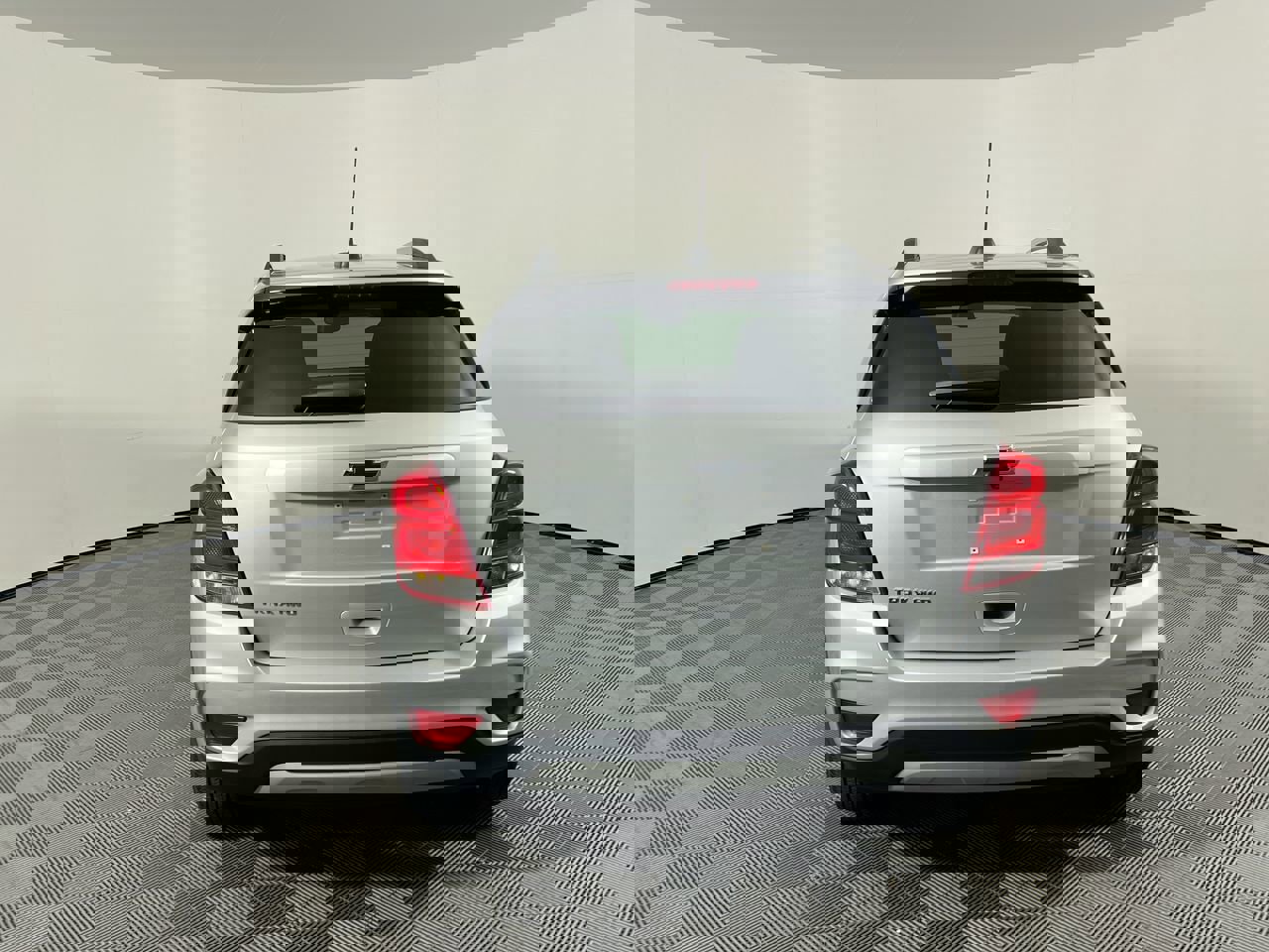 Used 2022 Chevrolet Trax LT w/ LT Convenience Package image 4