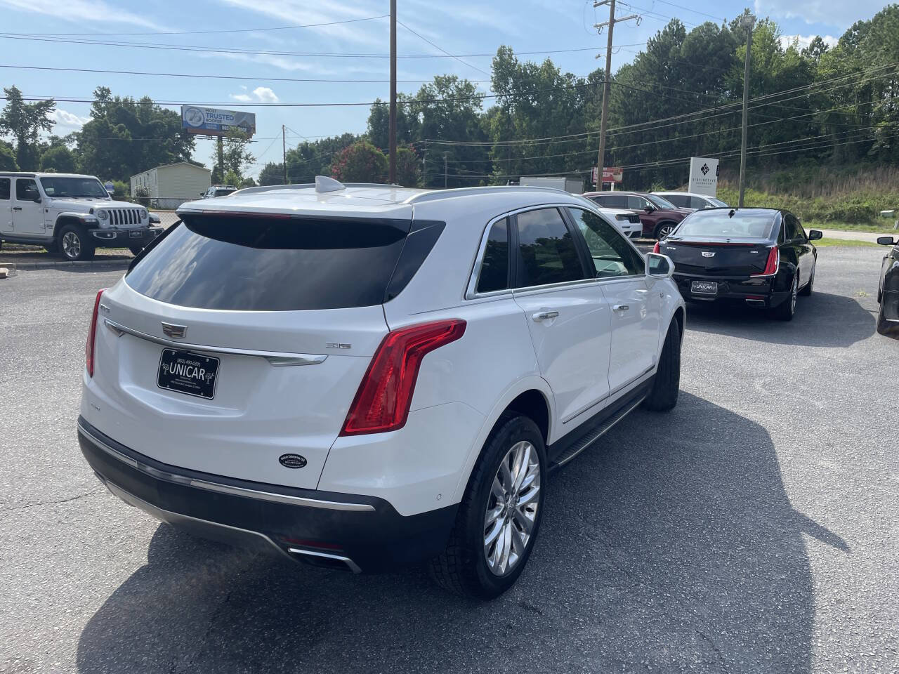 Used 2017 Cadillac XT5 Platinum w/ Driver Assist Package AWD/4WD image 6