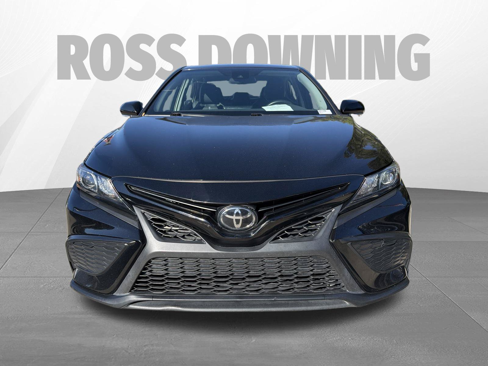 Used 2023 Toyota Camry SE FWD image 2