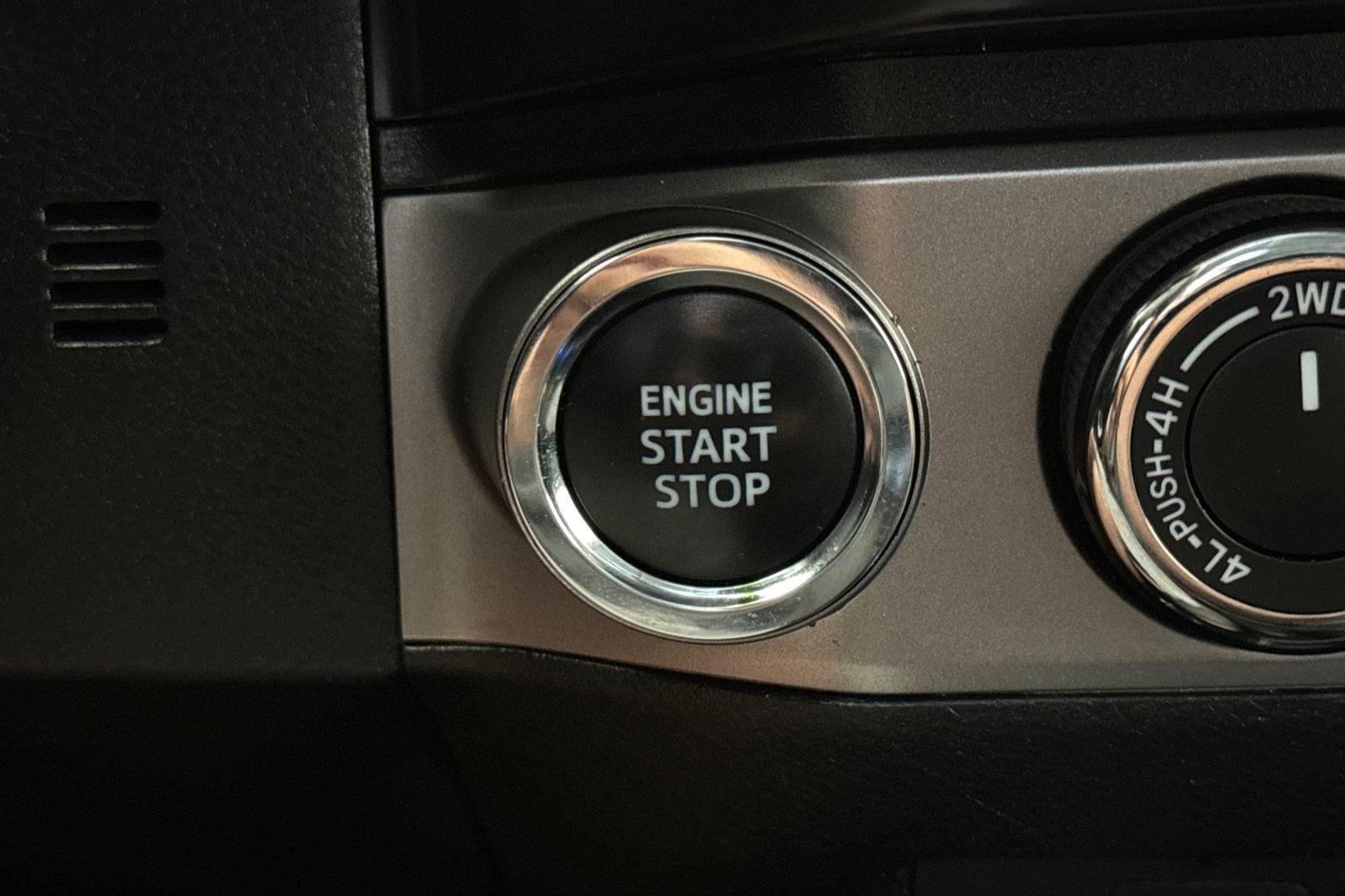 Used 2023 Toyota Tacoma SR5 w/ Black Out Package (TMS) AWD/4WD image 27