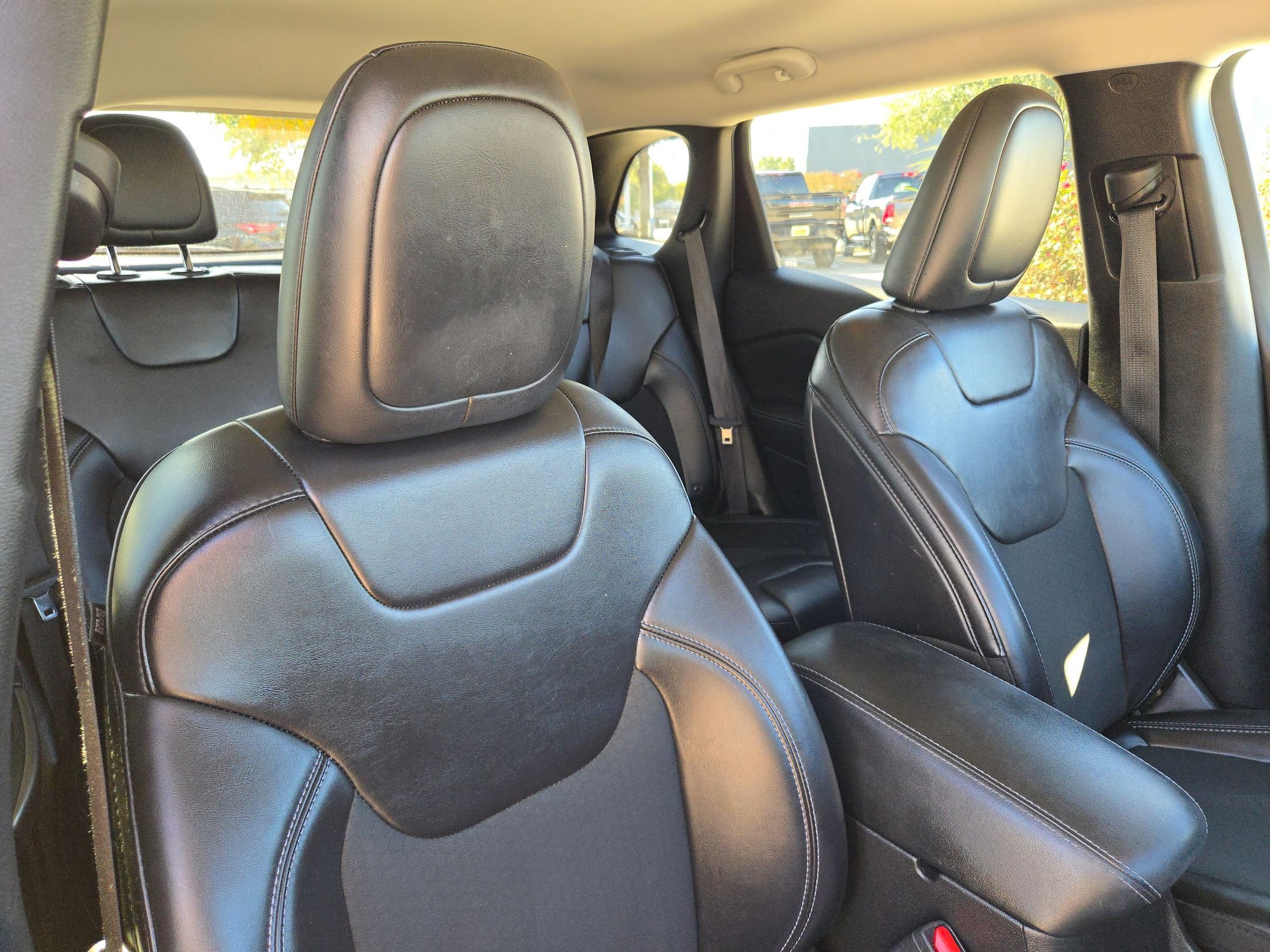 Used 2019 Jeep Cherokee Latitude Plus FWD image 31