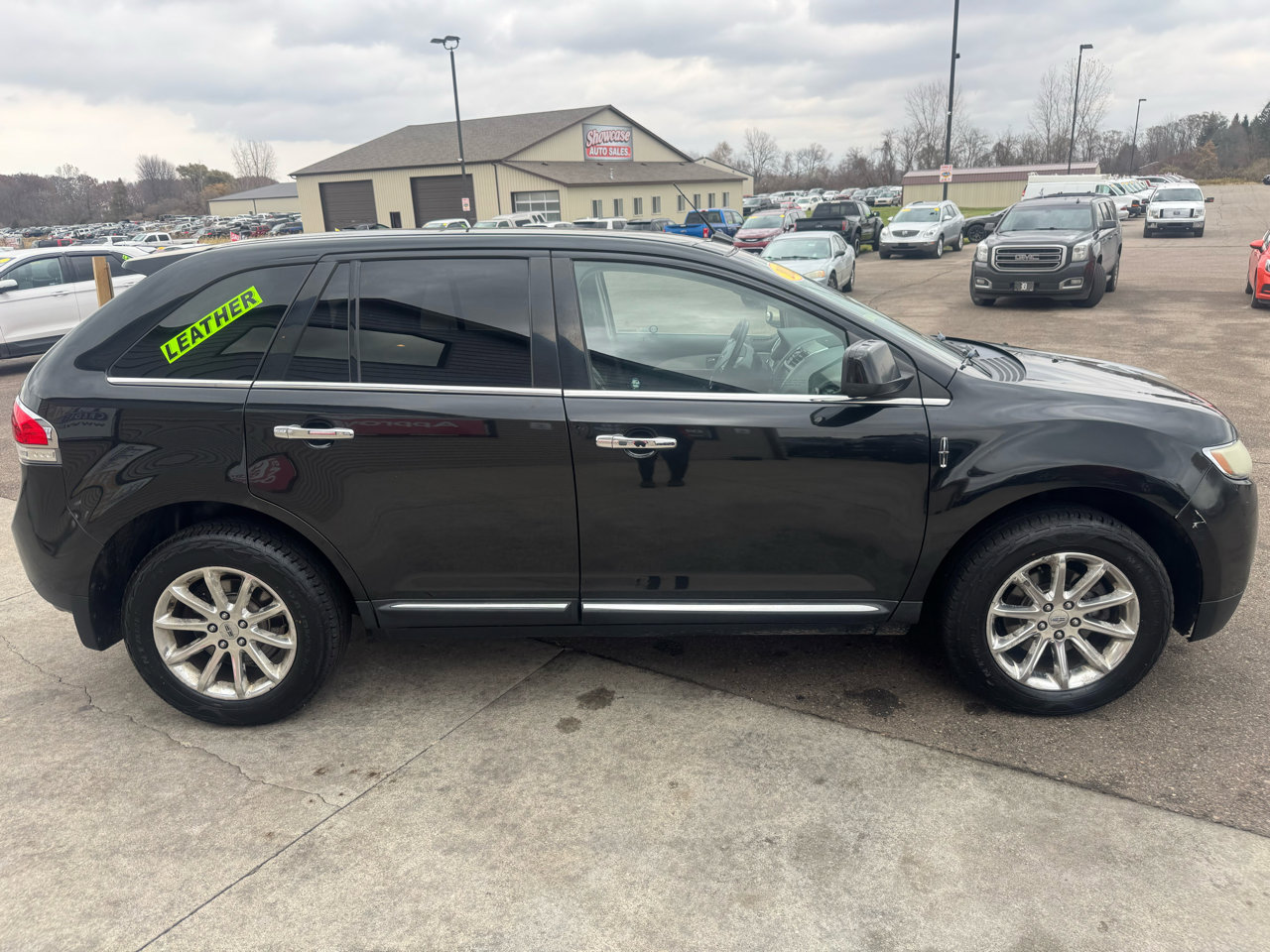 Used 2011 Lincoln MKX AWD w/ Sight & Sound Pkg image 4