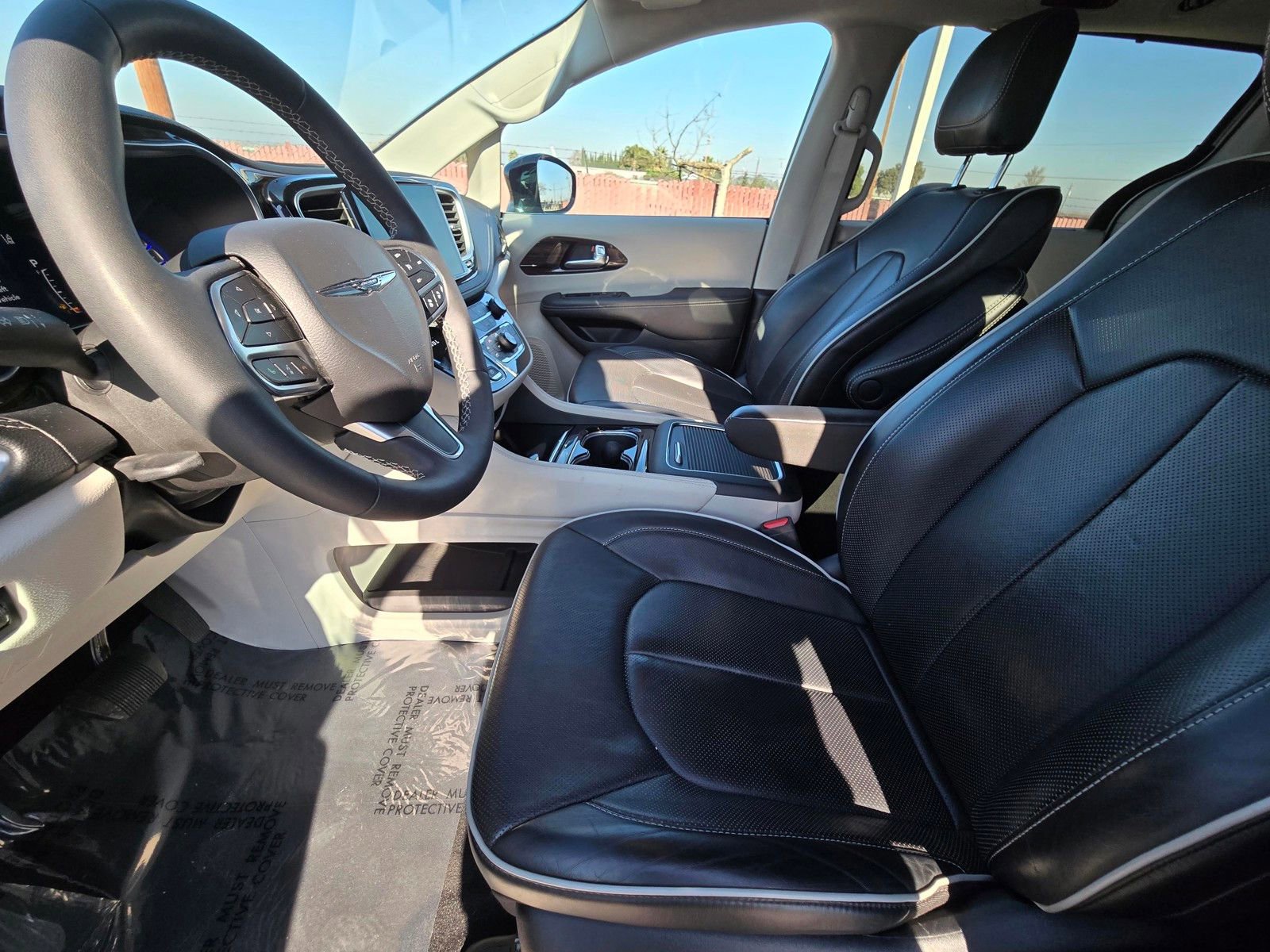 Used 2024 Chrysler Pacifica Limited image 15