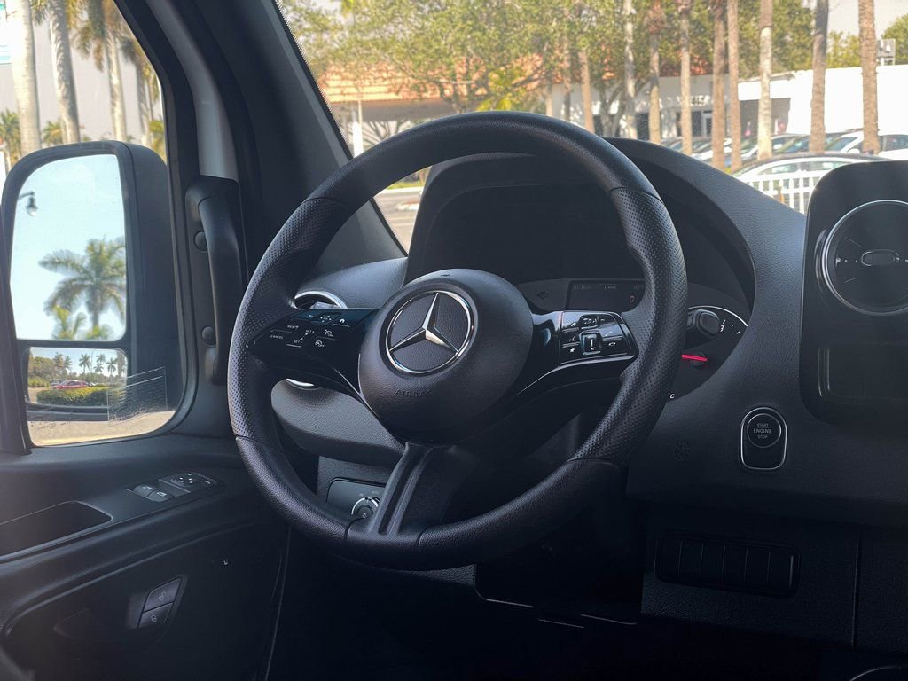 Used 2025 Mercedes-Benz Sprinter 2500 image 34