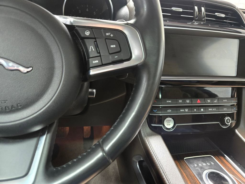 Used 2020 Jaguar F-PACE Prestige AWD/4WD image 16