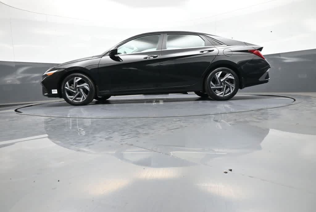 Certified 2024 Hyundai Elantra SEL w/ Convenience Package FWD image 45