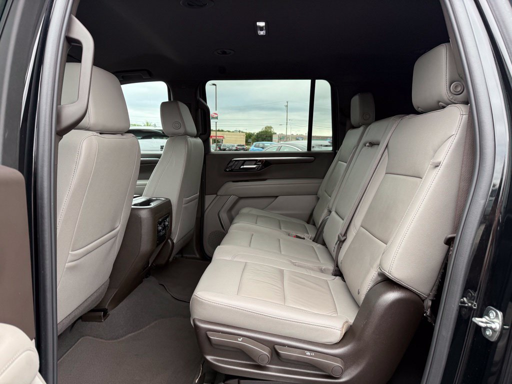 Used 2025 Chevrolet Suburban LT AWD/4WD image 11
