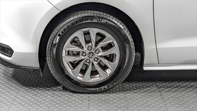 Used 2024 Toyota Sienna LE FWD image 34