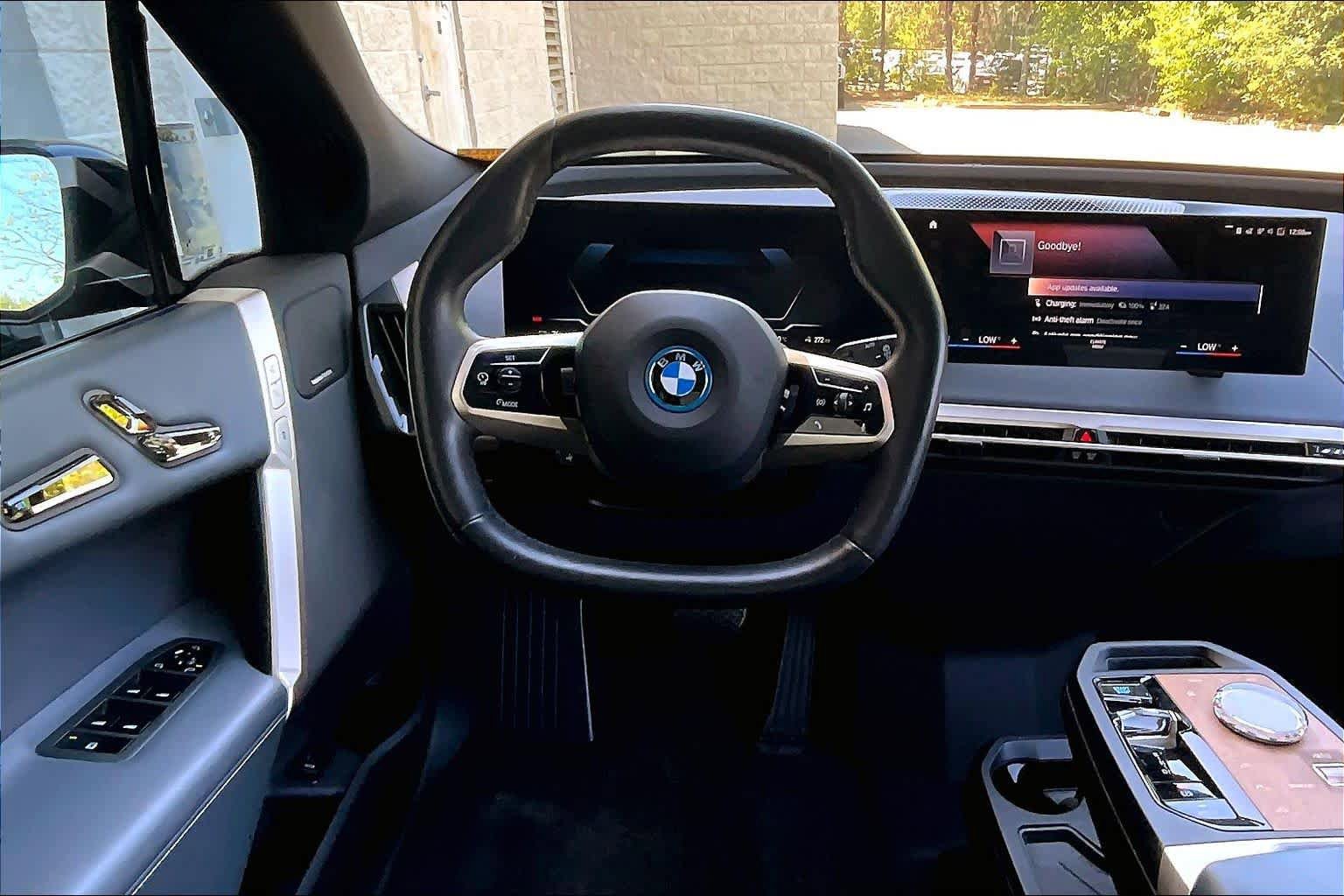 Used 2023 BMW iX xDrive50 w/ Premium Package AWD/4WD image 5