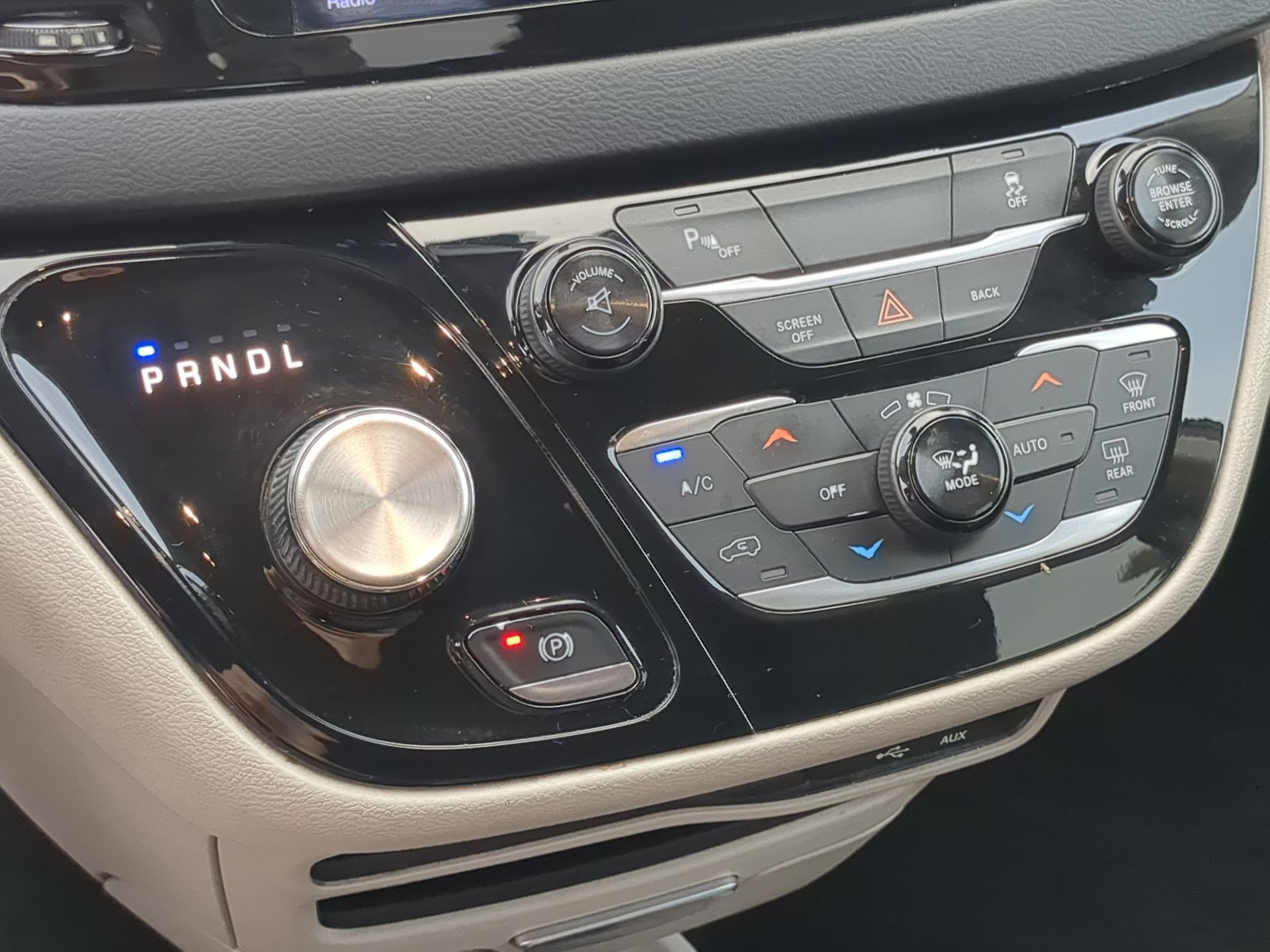 Used 2017 Chrysler Pacifica Touring-L image 17