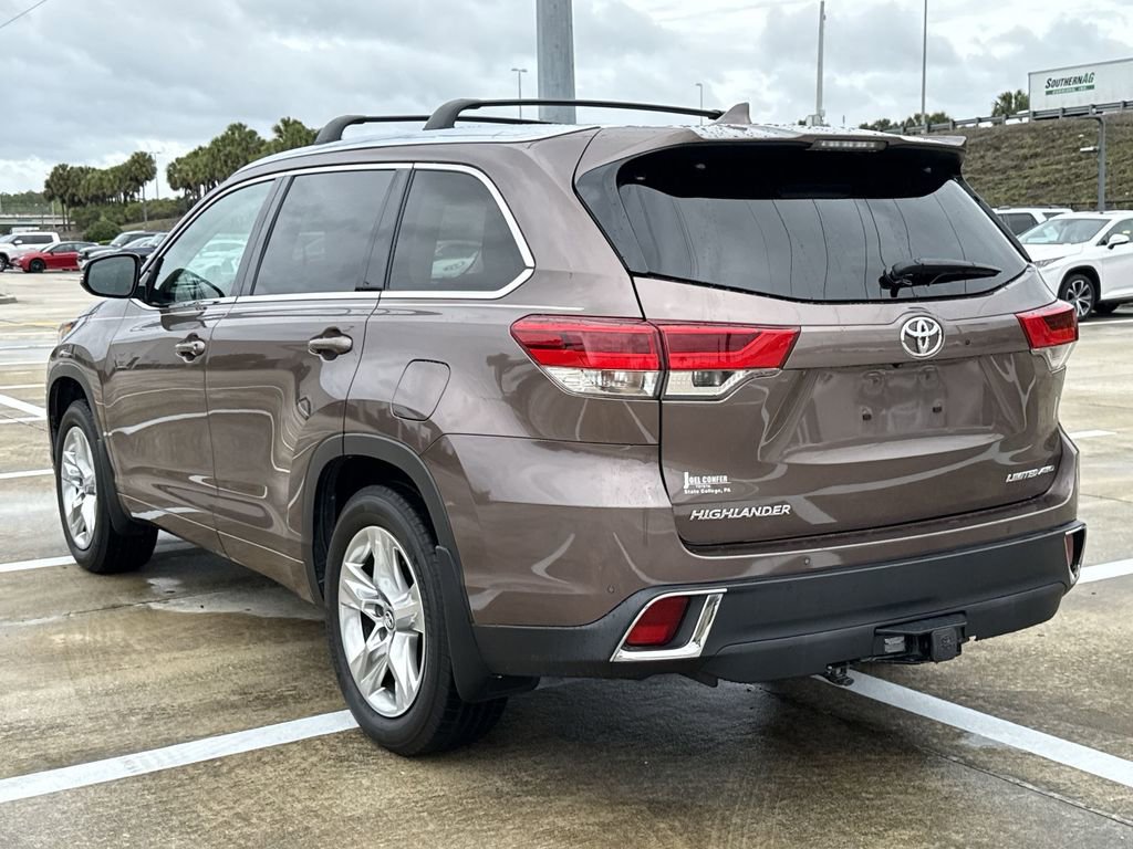 Used 2017 Toyota Highlander Limited AWD/4WD image 10