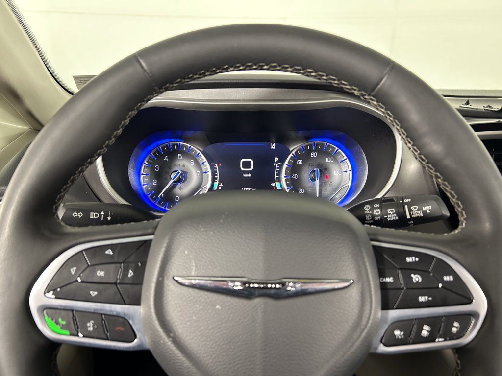 Used 2023 Chrysler Pacifica Touring-L FWD image 13