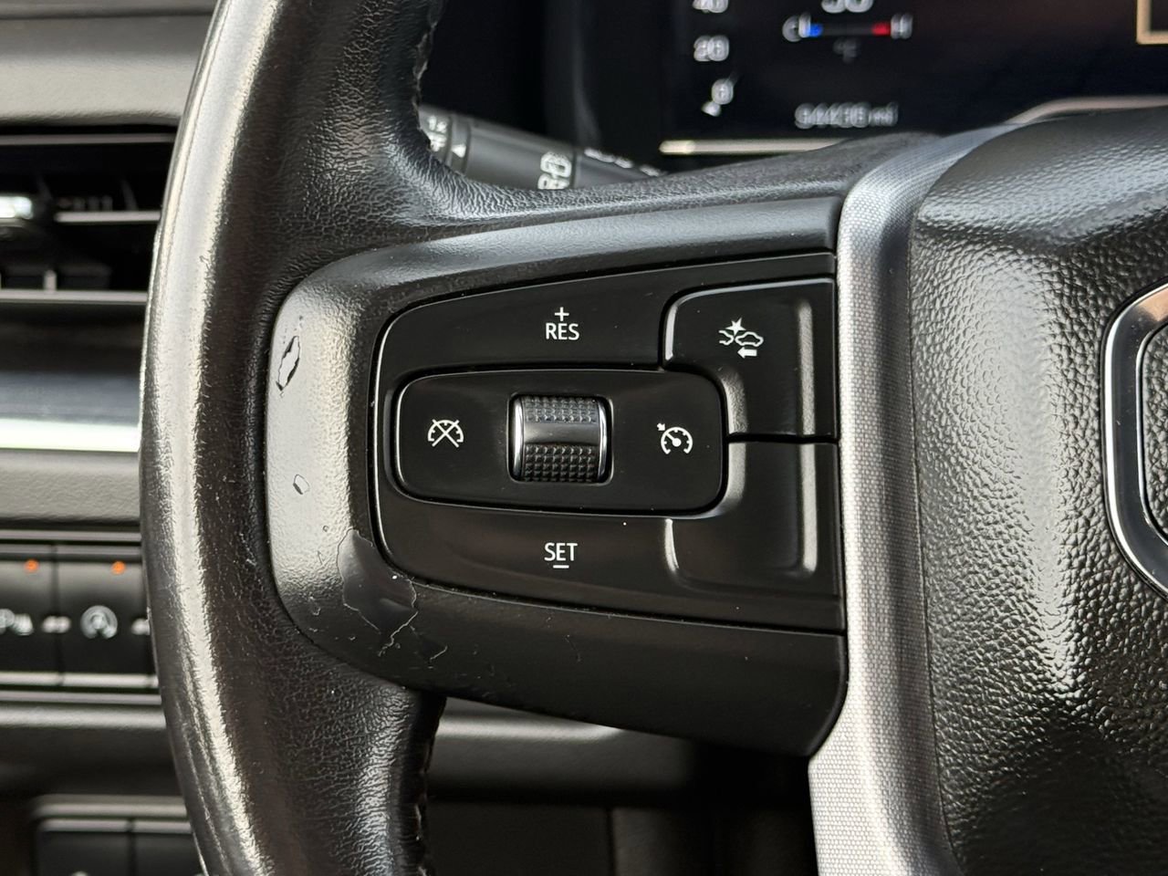 Used 2022 GMC Yukon XL SLT image 13