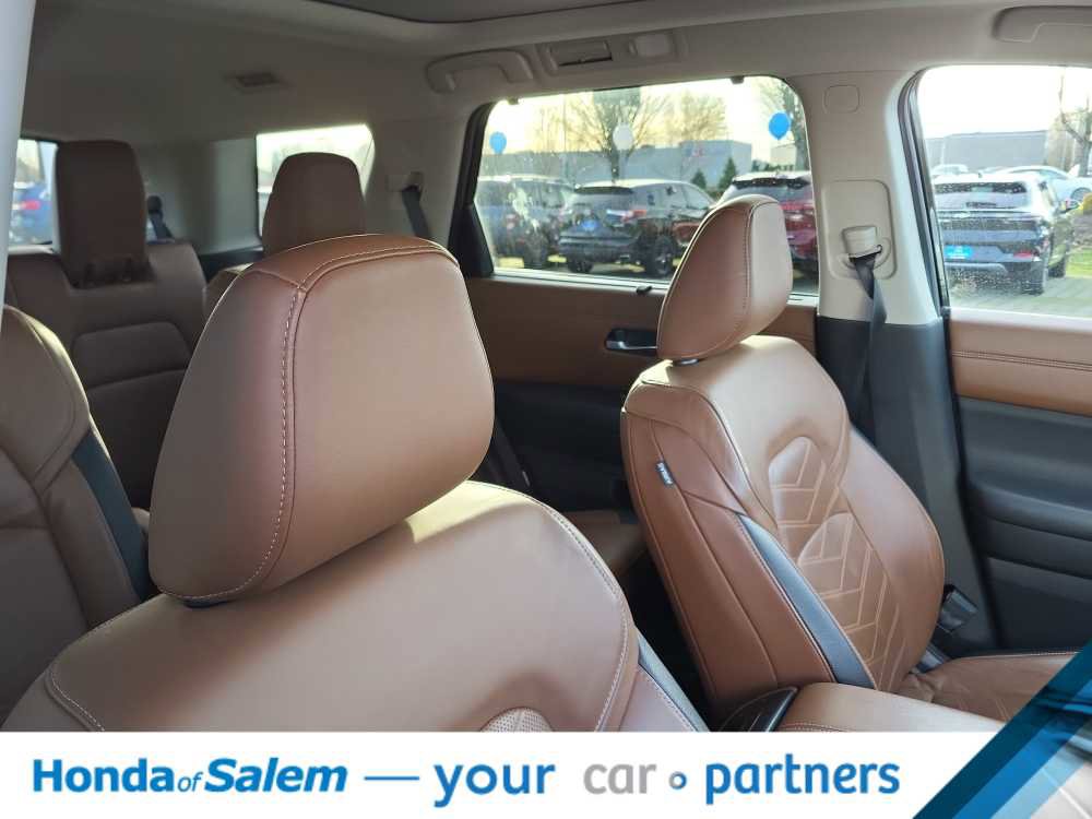Used 2022 Nissan Pathfinder Platinum w/ Cargo Package image 14