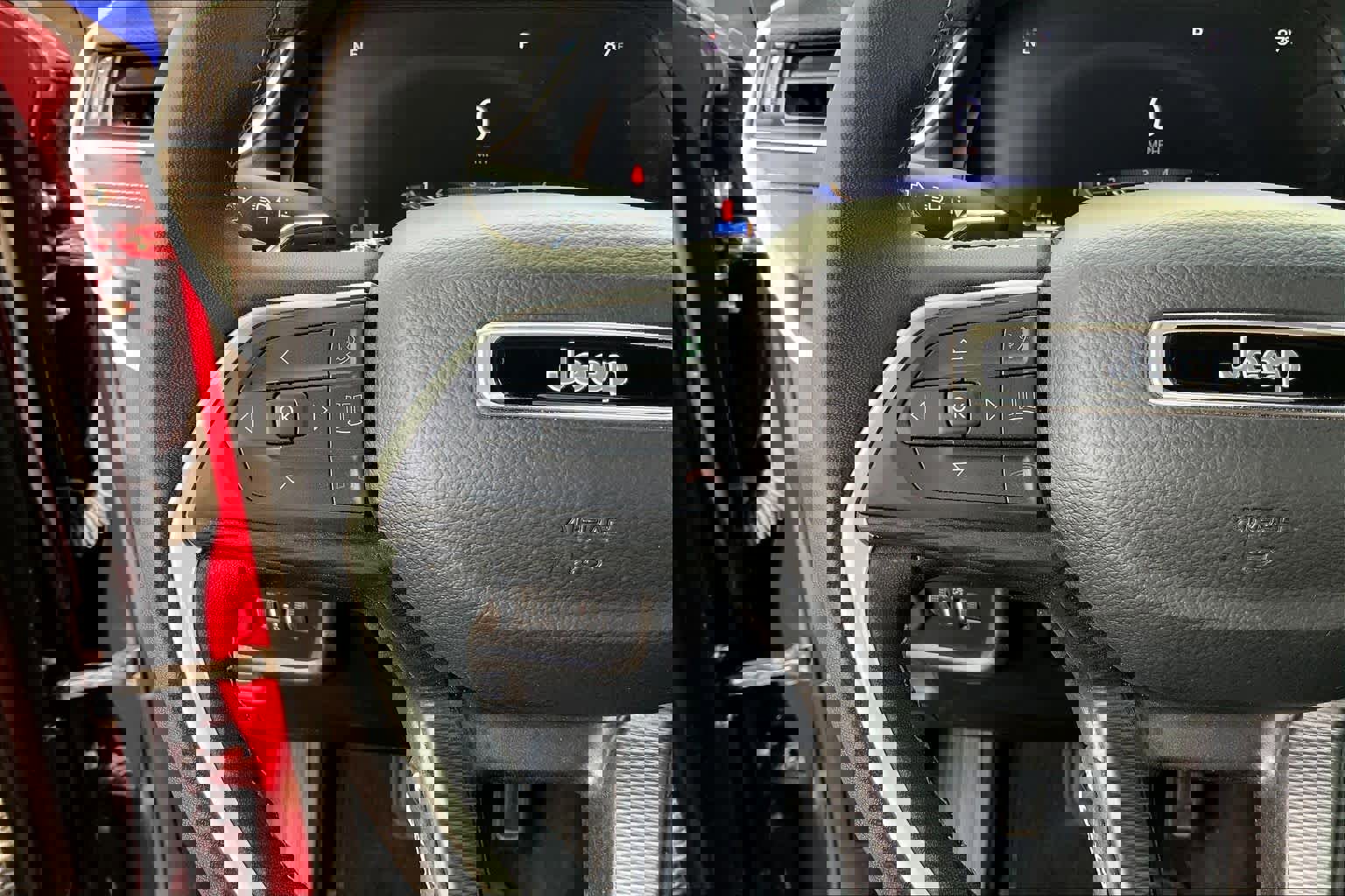 Used 2023 Jeep Grand Cherokee Laredo w/ Luxury Tech Group I image 23