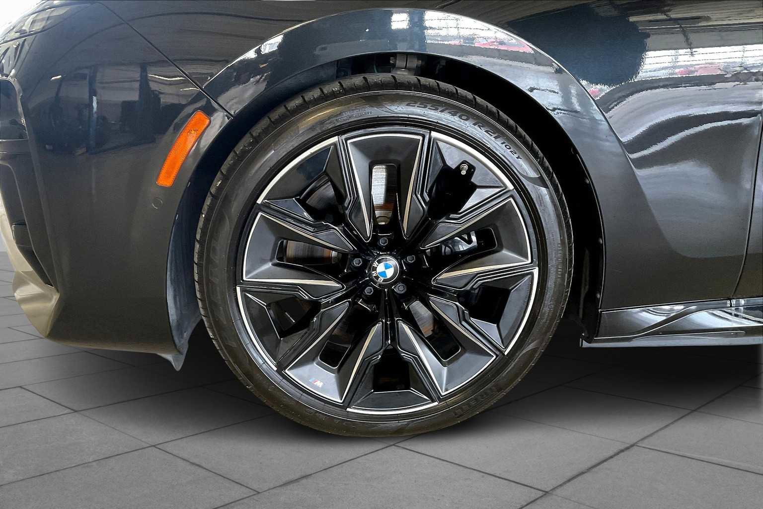 Used 2023 BMW i7 xDrive60 image 10