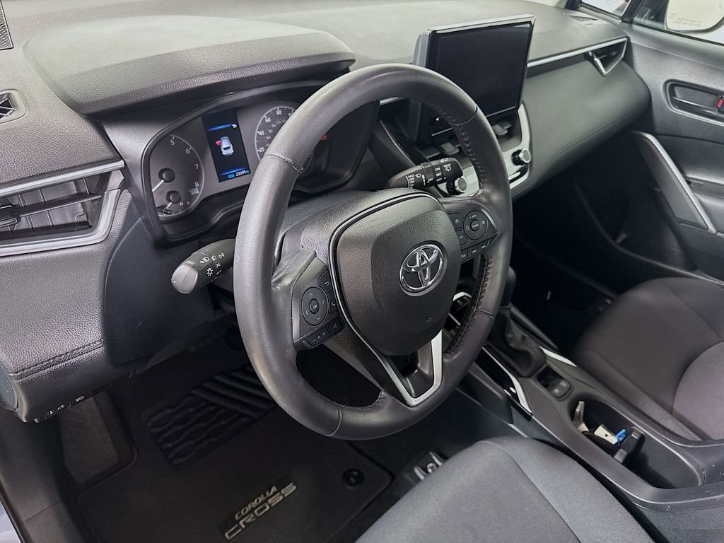 Used 2024 Toyota Corolla Cross LE image 9