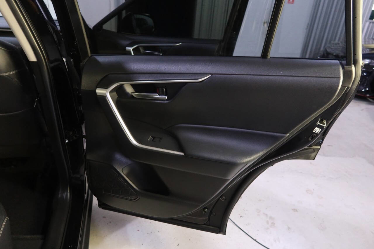 Used 2020 Toyota RAV4 XLE Premium image 27