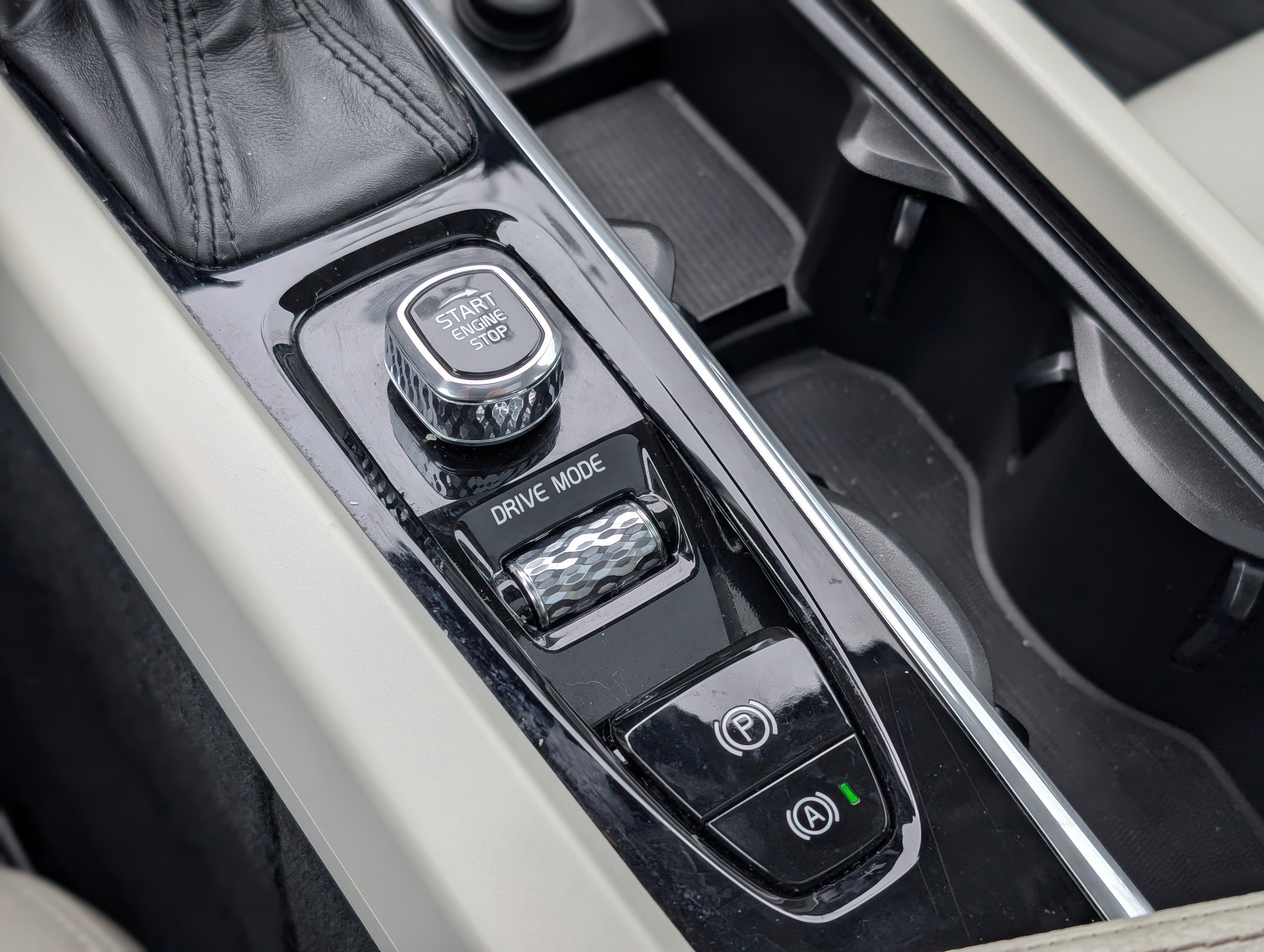 Used 2020 Volvo S60 T6 Momentum image 28