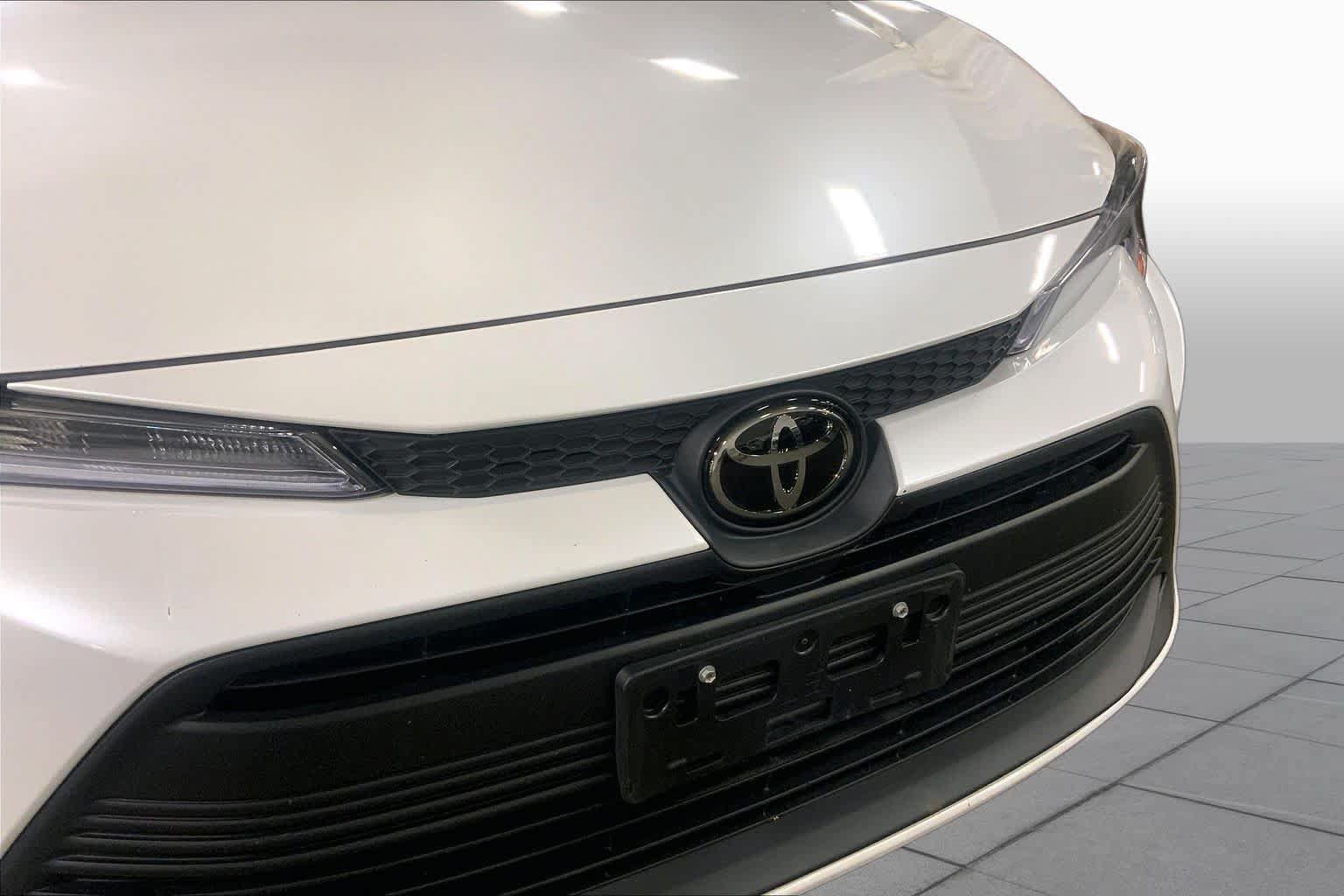 Used 2025 Toyota Corolla LE FWD image 30