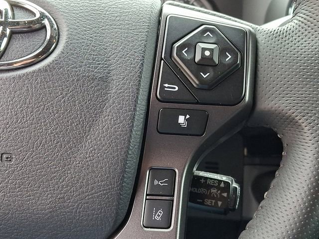 Used 2018 Toyota Tacoma TRD Sport AWD/4WD image 24