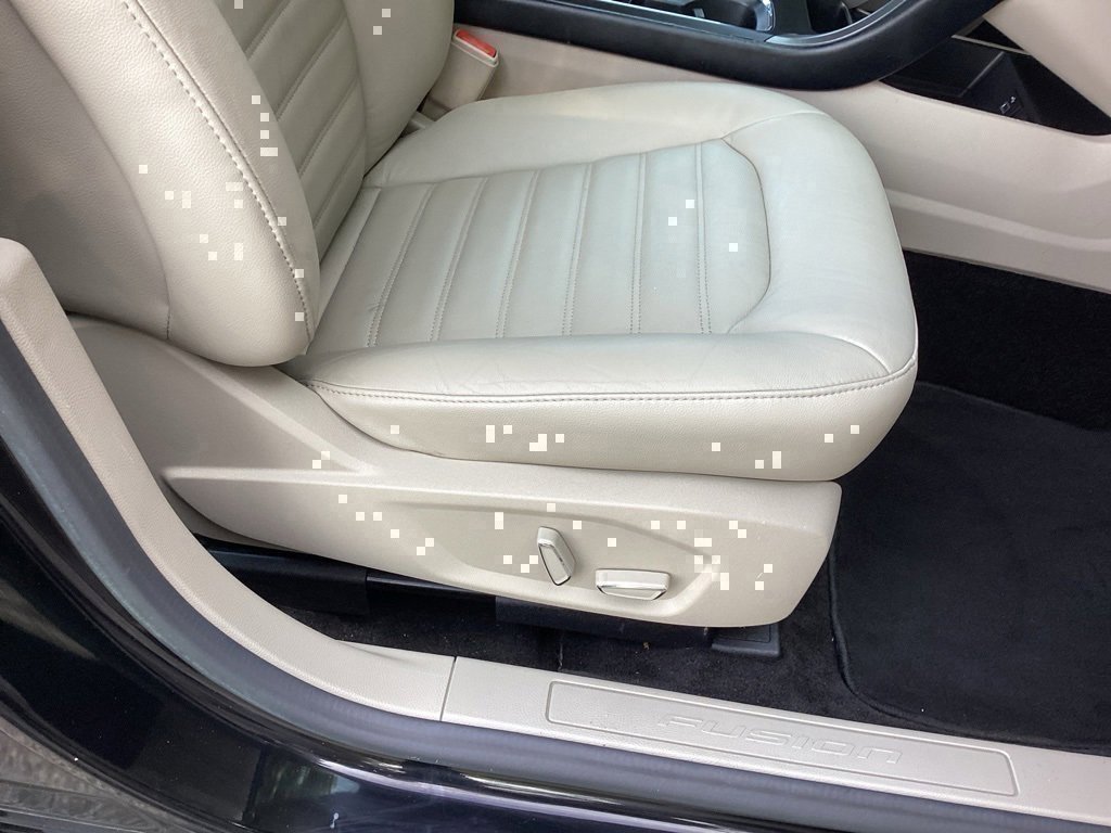 Used 2017 Ford Fusion SE image 25