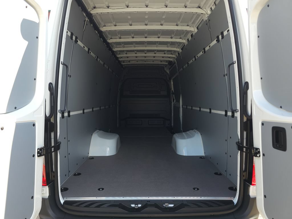 Used 2025 Mercedes-Benz Sprinter 4500 w/ Parking Package image 21