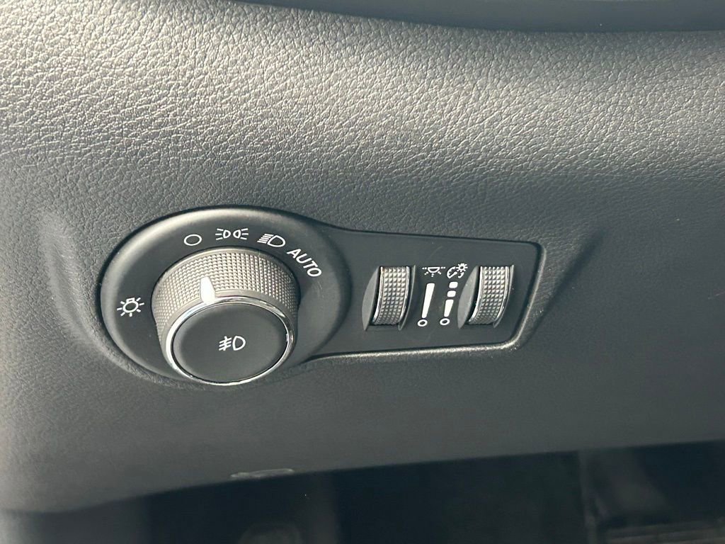 Used 2024 Jeep Compass Latitude AWD/4WD image 17