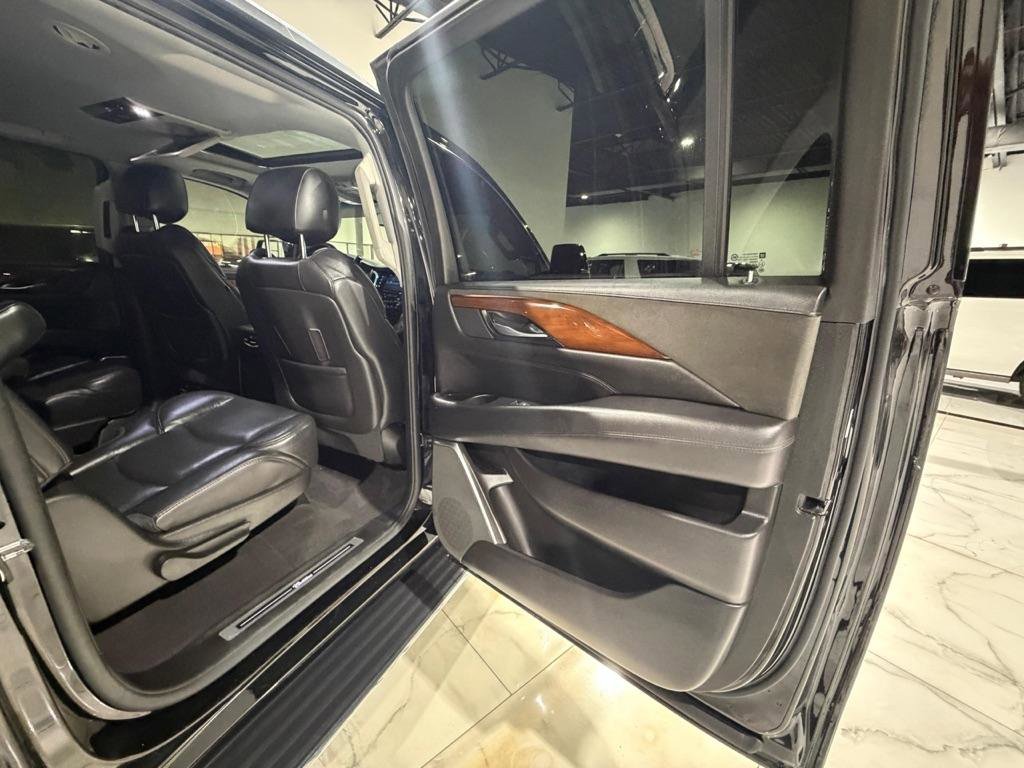 Used 2018 Cadillac Escalade ESV Premium Luxury image 29
