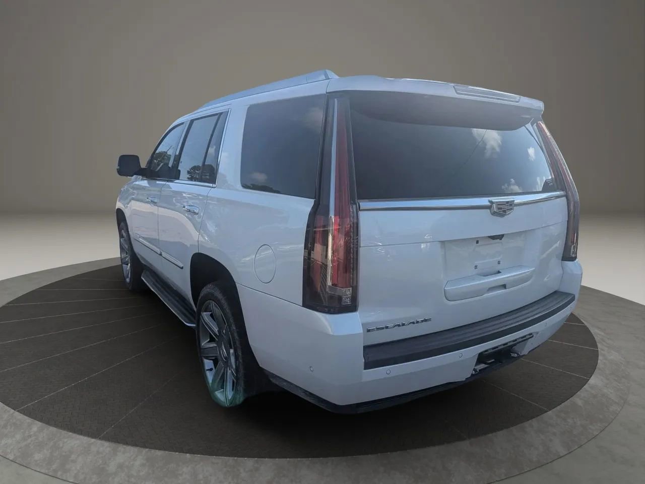 Used 2017 Cadillac Escalade Luxury image 7