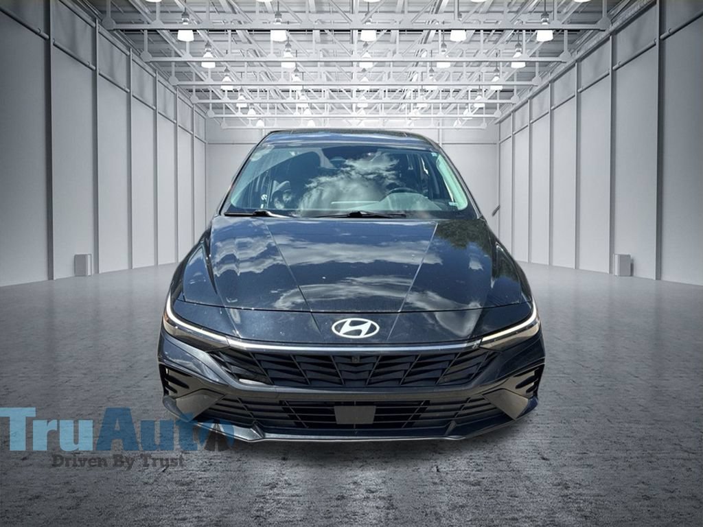 Used 2024 Hyundai Elantra Limited FWD image 11