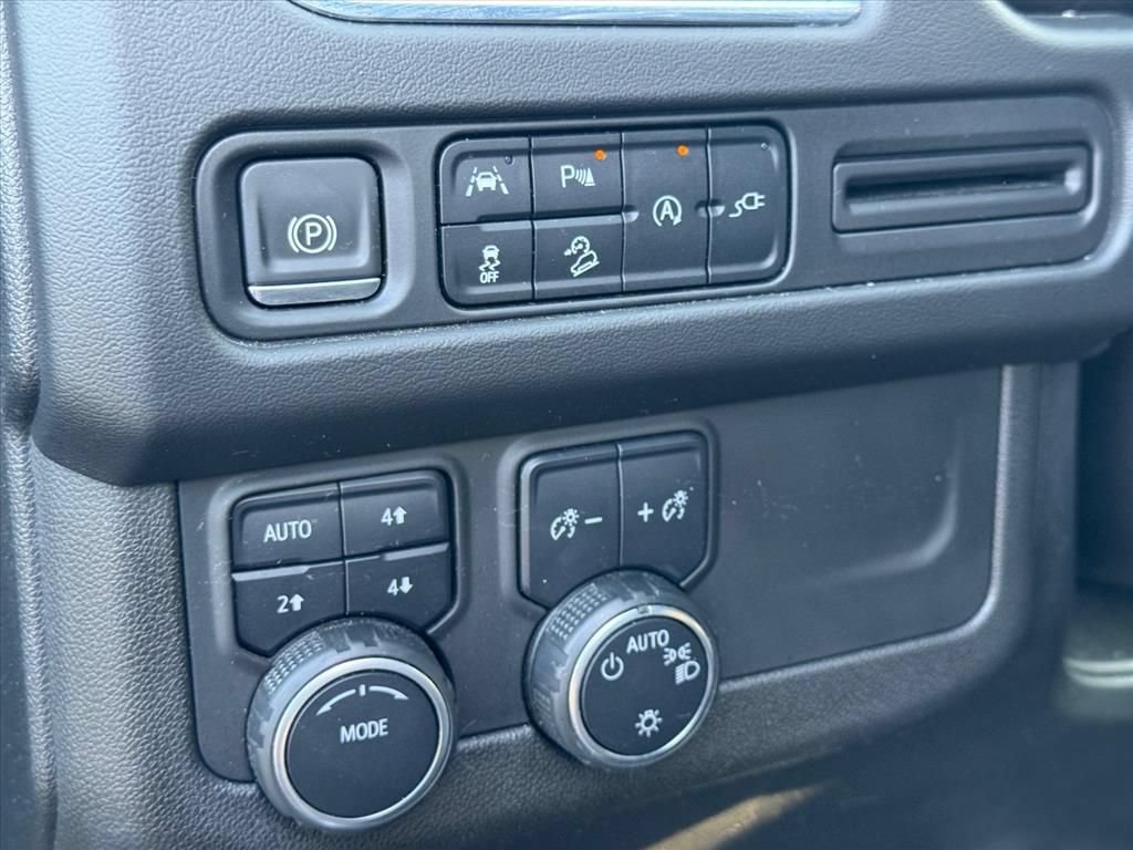 Used 2022 Chevrolet Suburban Premier AWD/4WD image 19