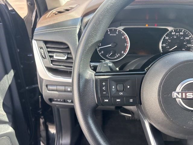 Used 2023 Nissan Rogue SV image 17